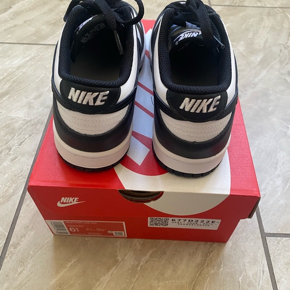 Nike Dunk Low Retro White Black Panda - Picture 5 of 6